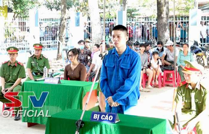 Toà tuyên phạt bị cáo 2 năm 6 tháng tù về tội tàng trữ trái phép chất ma tuý